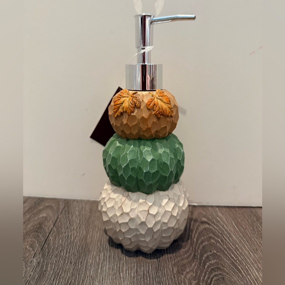 🍁 Festive Three Pumpkins Soap Dispenser- NWT
